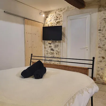 Cosy Au Coeur Des Remparts Apartment Aigues-Mortes